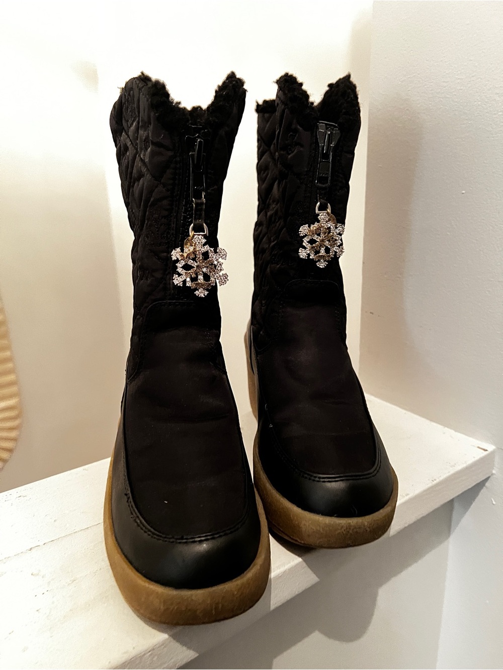 Women’s Black Quilted Juicy Couture Winter Boots with Fur Trim and Fur lining